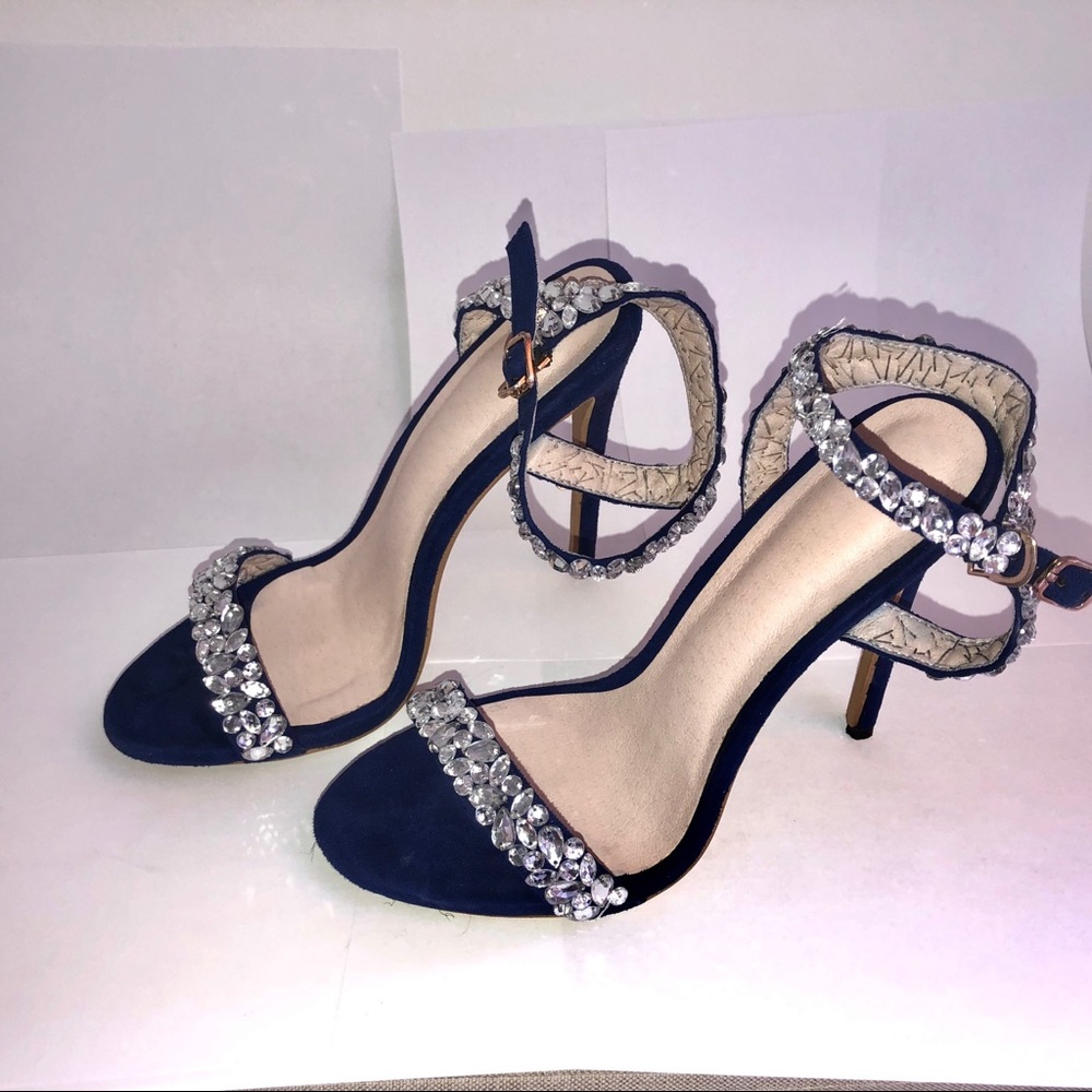 Royal blue Sandals heel. Elegant and clean style.